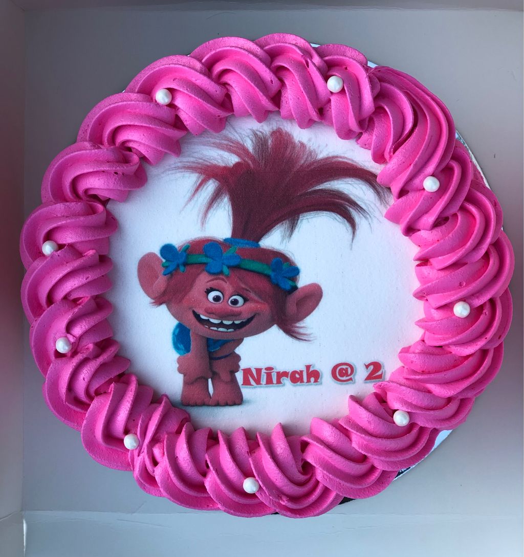 zisvngs's tweet photo. The troll way 🌸

#zisungs #accrabaker #poppytrollcake #edibleimage https://t.co/9W0g5Ss9H3