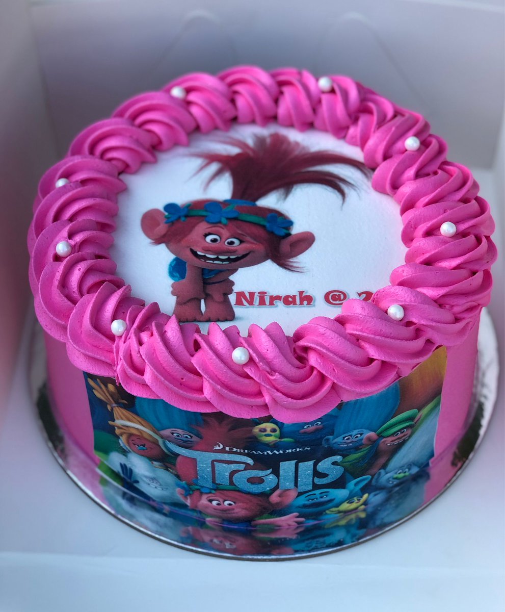 zisvngs's tweet photo. The troll way 🌸

#zisungs #accrabaker #poppytrollcake #edibleimage https://t.co/9W0g5Ss9H3