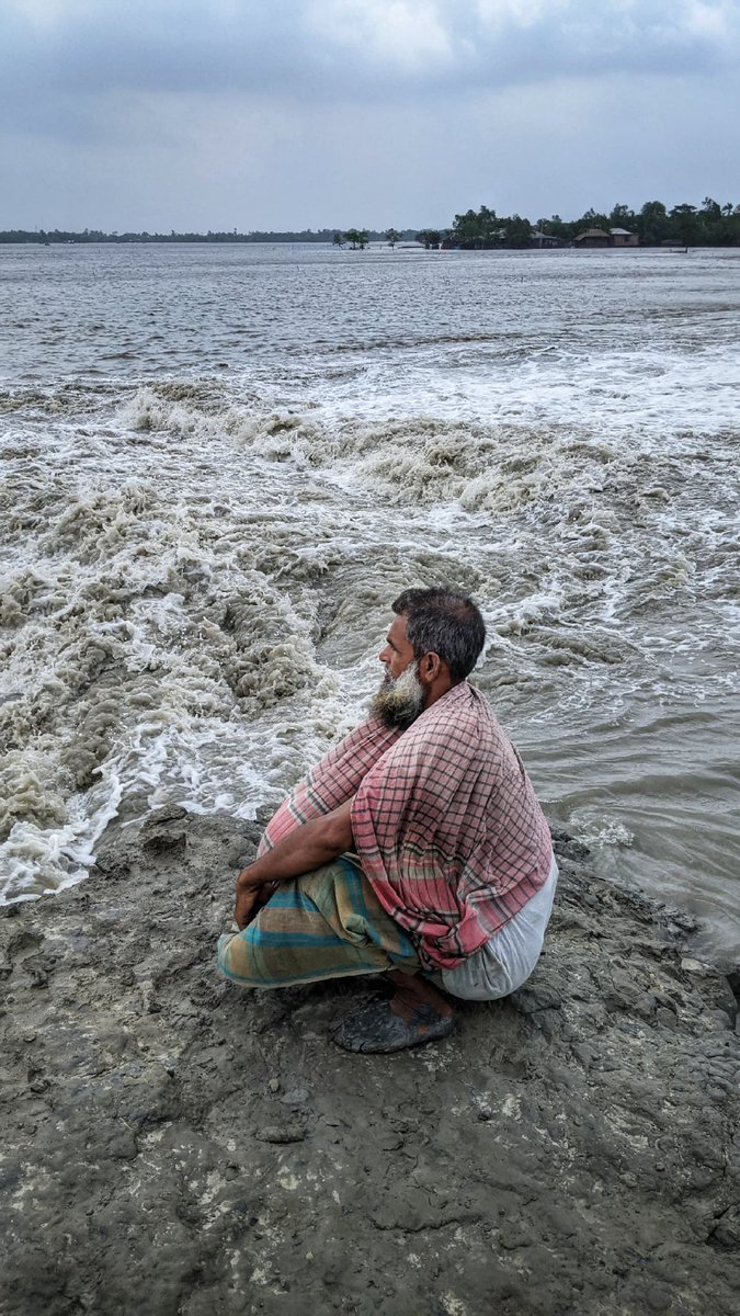 #CycloneYaas  displaced people due to embankment erosion.
#globalwarming #ClimateChange #environment #environmental_damage #Bangladesh #displacedpeople #climate_migration #southasia #everydayclimatechange #everydayasia #extremeweather #flood #coastline  #globalheating