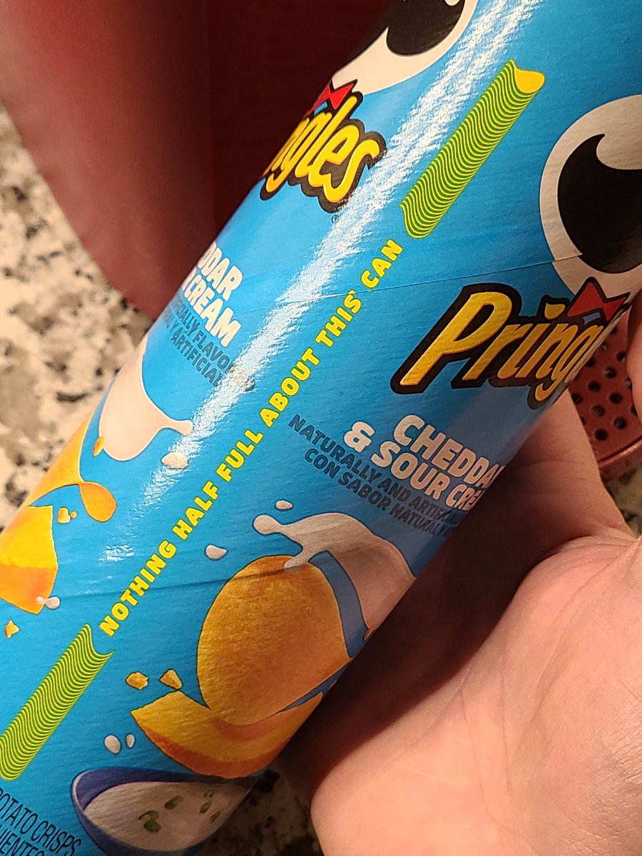 cadam_l's tweet image. Actually @Pringles if you were to grind up all the chips it would only be roughly a 3rd if that but I feel ya 💯 🤣