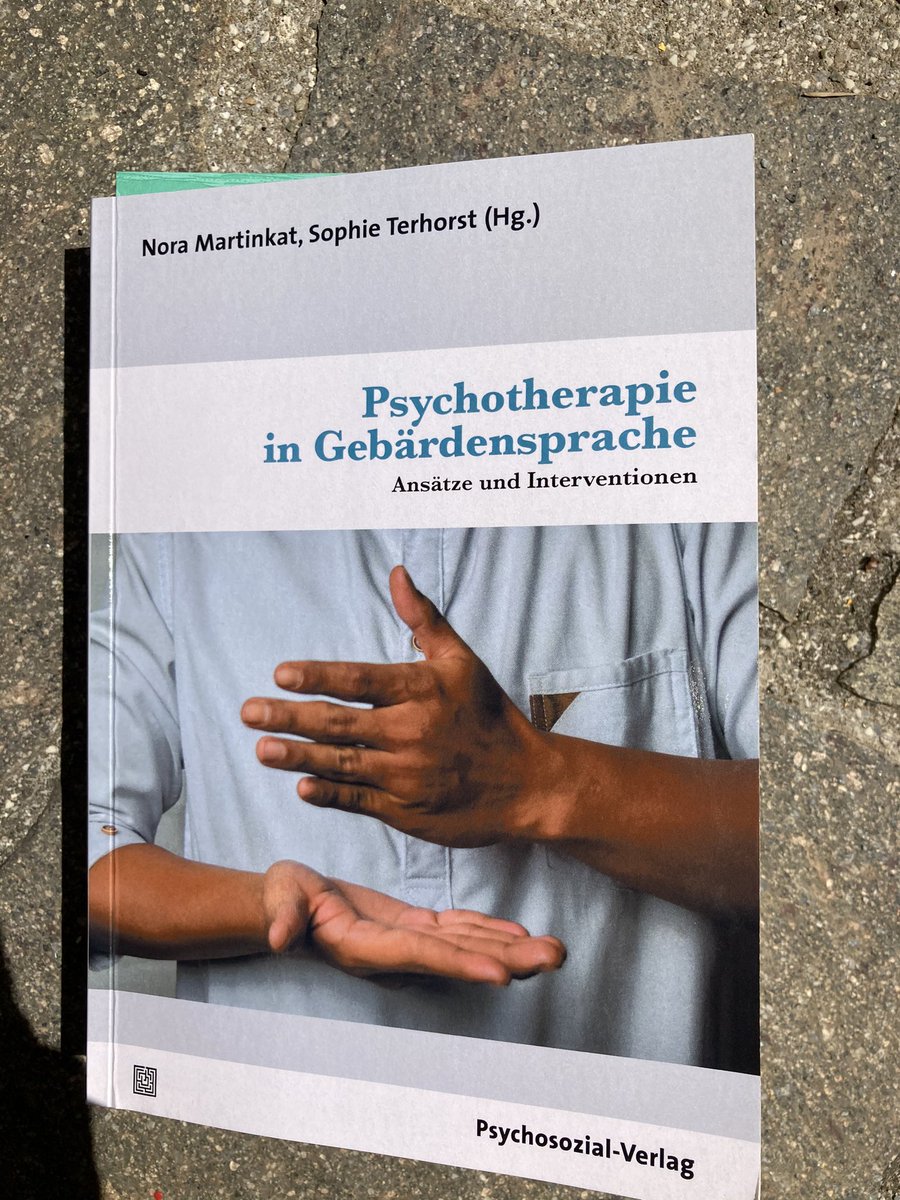 zu_madame's tweet photo. Meine Lektüre in Italien. https://t.co/WQiuOgSaPw