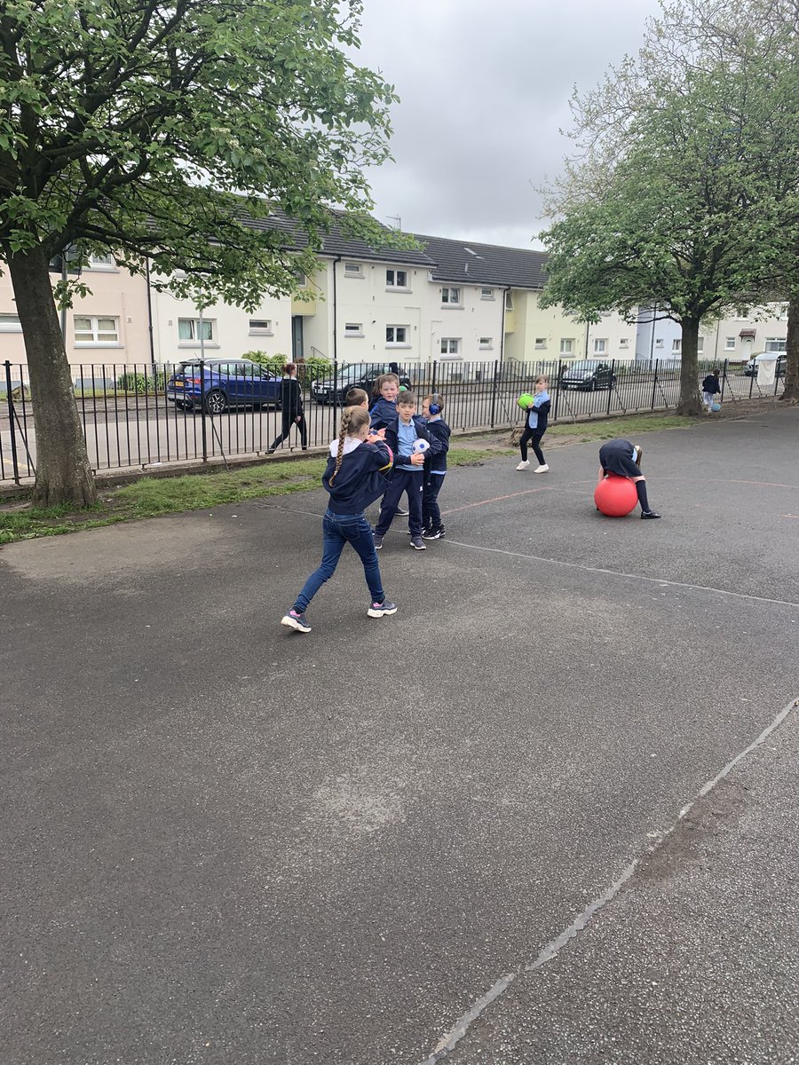 ross_twigg's tweet photo. Another great morning session of active play @ThorntreeHT We love to see the young people enjoying these sessions &amp; eager to participate #fun #active #happyyoungpeople #smilingfaces 😄🏃‍♀️🏸🏀@Jimmy_FARE @ChriskerrF @Actify @Thrive_Outdoors @InspiringSland https://t.co/FMQ8XVcKD4
