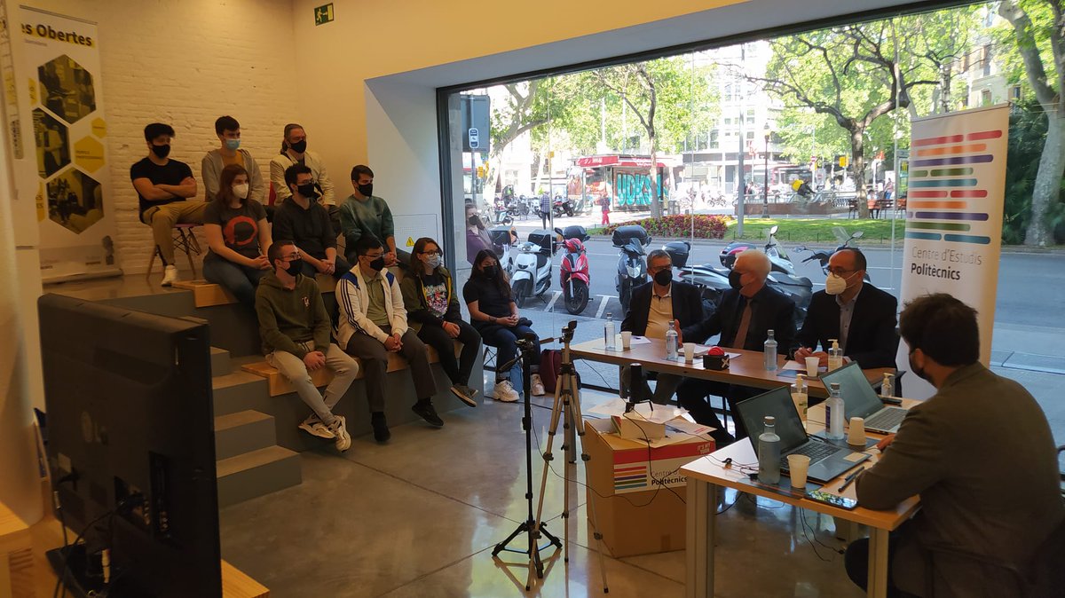 ce_politecnics's tweet photo. 📸 Imatges de la taula rodona: FP: ocupació, qualitat, transformació i empresa.
#IMT21 #SumemTalent #FP #FPcat #ABPolitècnics https://t.co/tUzXQCTaXl