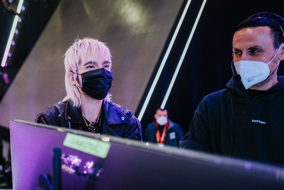 ogth's tweet image. BOOM 💥 esta noche como presentación mundial la nueva canción de @tokiohotel y @vizemusicofficial en la final de GNTM en @prosieben #BEHINDBLUEEYES