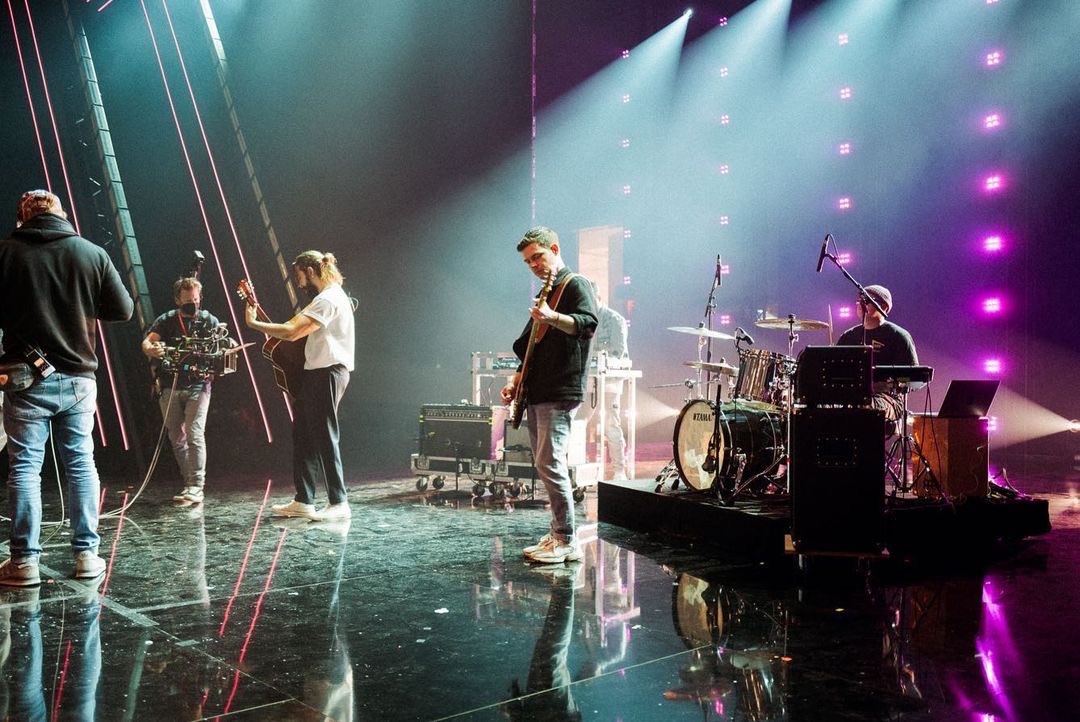 ogth's tweet image. BOOM 💥 esta noche como presentación mundial la nueva canción de @tokiohotel y @vizemusicofficial en la final de GNTM en @prosieben #BEHINDBLUEEYES