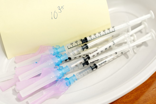 Mensen geboren in 1972 en 1973 kunnen vanaf vandaag online een #vaccinatie-afspraak inplannen via bit.ly/3fO02JT. Zij krijgen het vaccin van BioNTech/Pfizer of Moderna. Vanaf dinsdag 1 juni valt bij deze groep ook de uitnodiging op de mat.

➡️ bit.ly/3vqLHIv