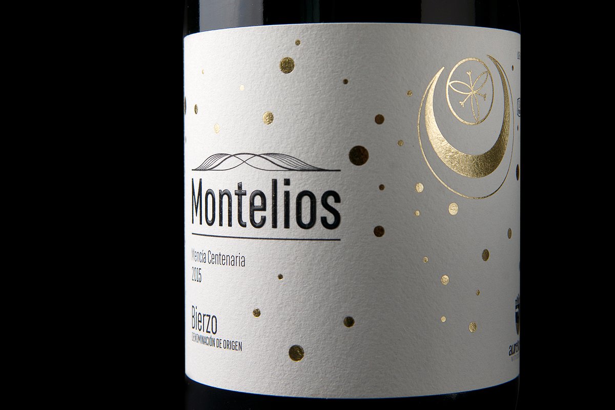 salvidesign's tweet photo. Desde el estudio hemos realizado y mimado este proyecto de restyling de etiquetas de vino de @BodegaFeo 
#dobierzo #design #branding #packaging #restyling #diseñodevinos #winelabel #winedesign #winelovers #Bierzo https://t.co/m5METnDCjM