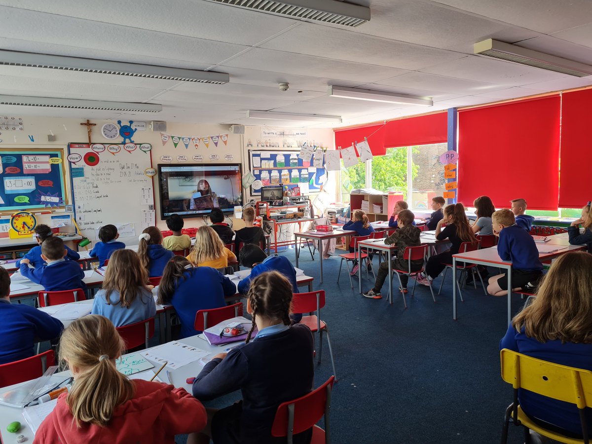 marys_rc's tweet image. A fantastic session with Lucy Owen exploring her book &apos;Flower Girl&apos; @SteveGeorge100 
#readingforpleasure 
#usingourimagination