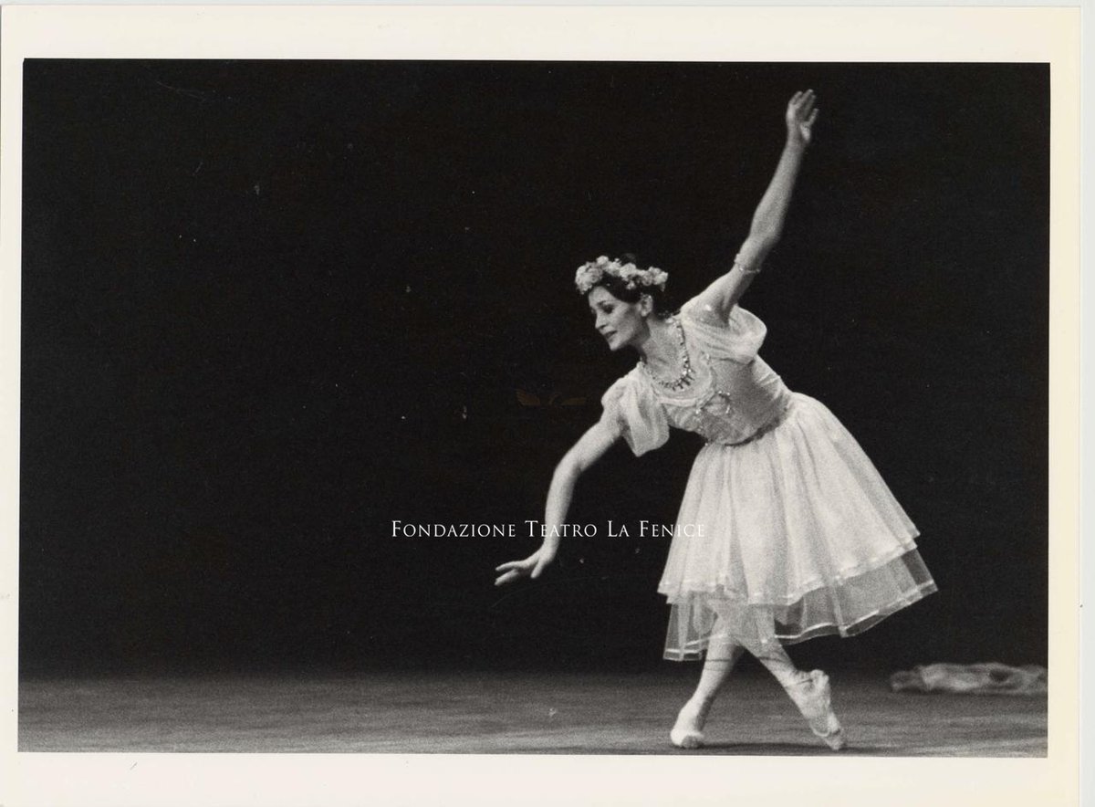teatrolafenice's tweet photo. «La danza è poesia perché il suo fine ultimo è esprimere sentimenti, anche se attraverso una rigida tecnica. Il nostro compito è quello di far passare la parola attraverso il gesto»

Le tue scarpette restano eterne.
Grazie, Carla, che la terra ti sia lieve. 

#CarlaFracci https://t.co/OE5nA1siaz