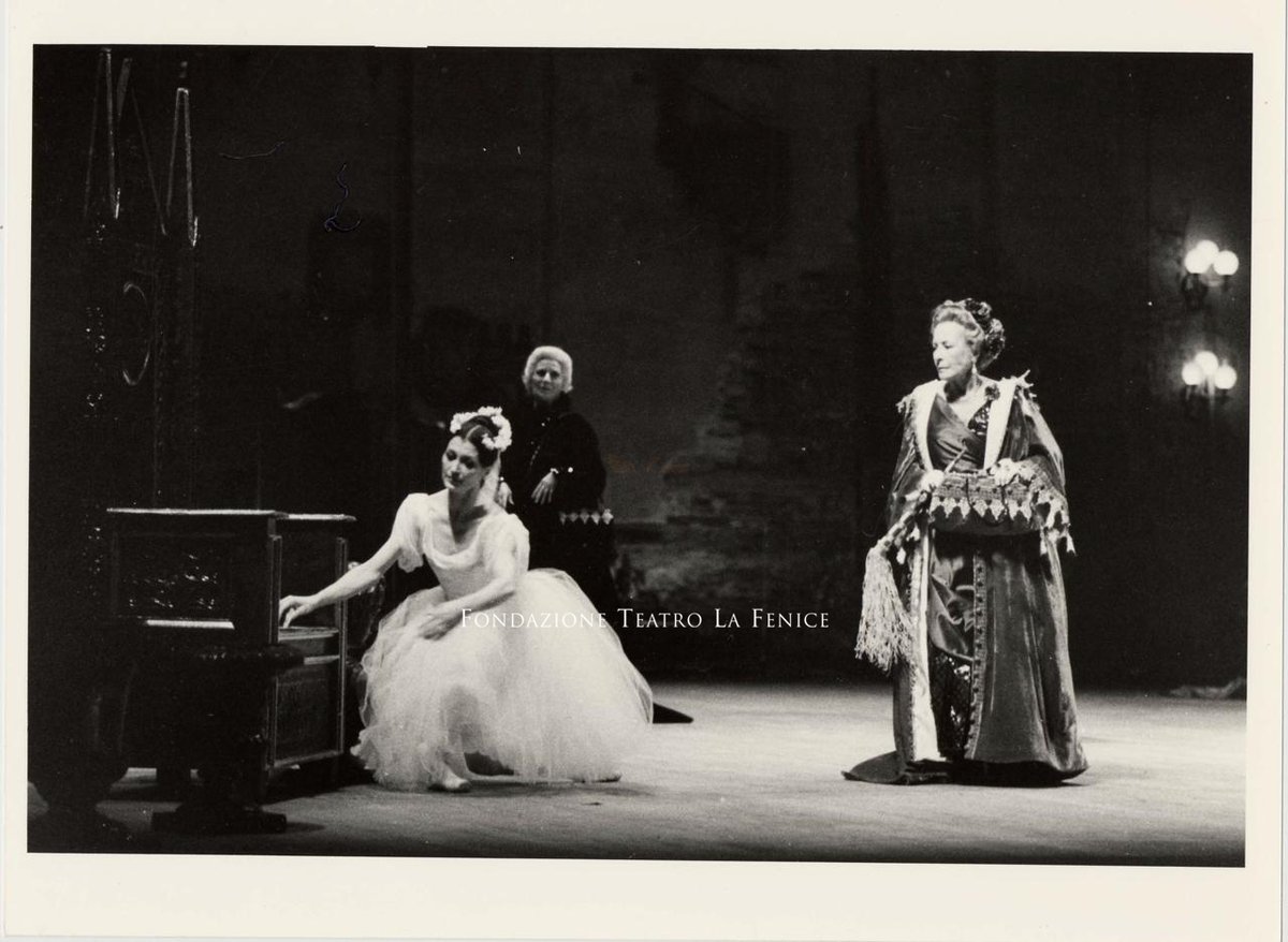 «La danza è poesia perché il suo fine ultimo è esprimere sentimenti, anche se attraverso una rigida tecnica. Il nostro compito è quello di far passare la parola attraverso il gesto»

Le tue scarpette restano eterne.
Grazie, Carla, che la terra ti sia lieve. 

#CarlaFracci