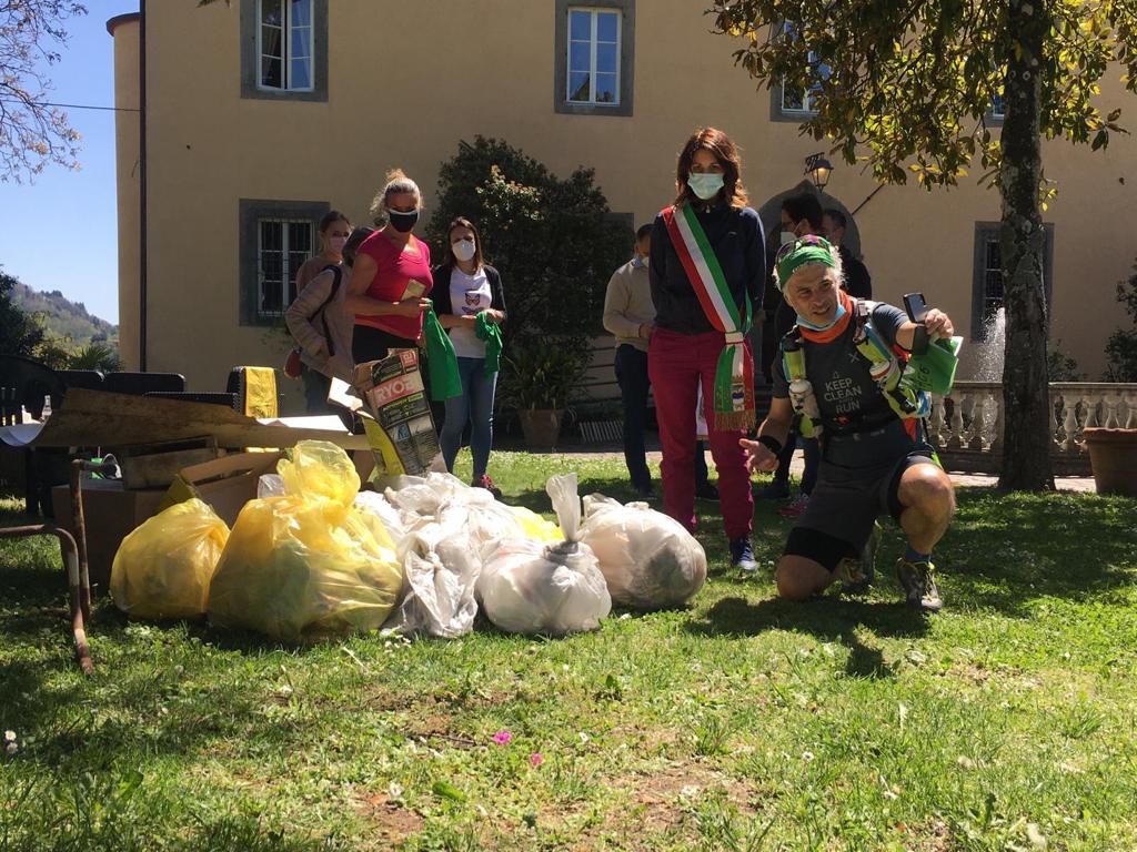 #LCUE2021 started with #KeepCleanAndRun: running and collecting waste, this is #plogging! 🏃🏃‍♀️ Clean-up actions were organized in Lucca, Pescaglia, Barga, Vergato, and Borgo San Lorenzo👌 Now it's your time! Join #letscleanupeurope! More information ⬇ ewwr.eu/take-part/#LCUE