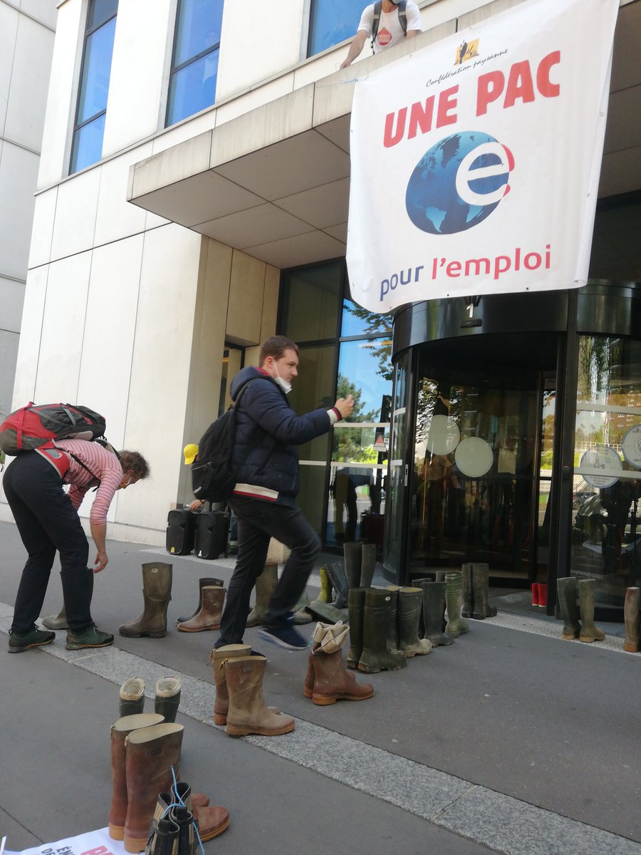 Plus de 200 paysannes et paysans refusent un nouveau plan social comme depuis 30 ans avec les #Pac successives ! #PACPourlEmploi #PACSociale <a href="/EmmanuelMacron/">Emmanuel Macron</a> <a href="/JeanCASTEX/">Jean Castex</a>