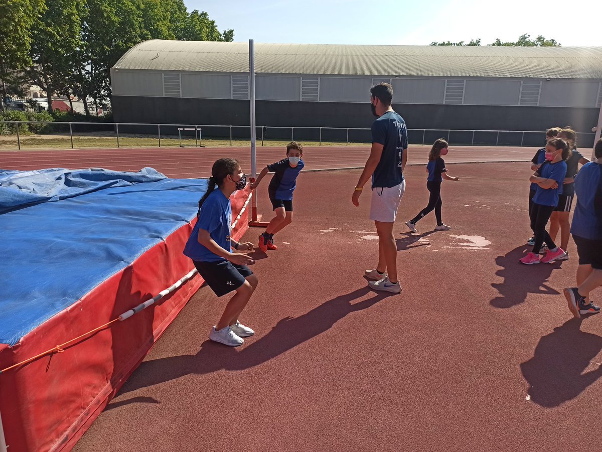Albert_MDC's tweet photo. Gaudint d'un magnífic matí esportiu al #Sagnier amb 5è! @escolamdcprat https://t.co/Qk5dNGRxcC
