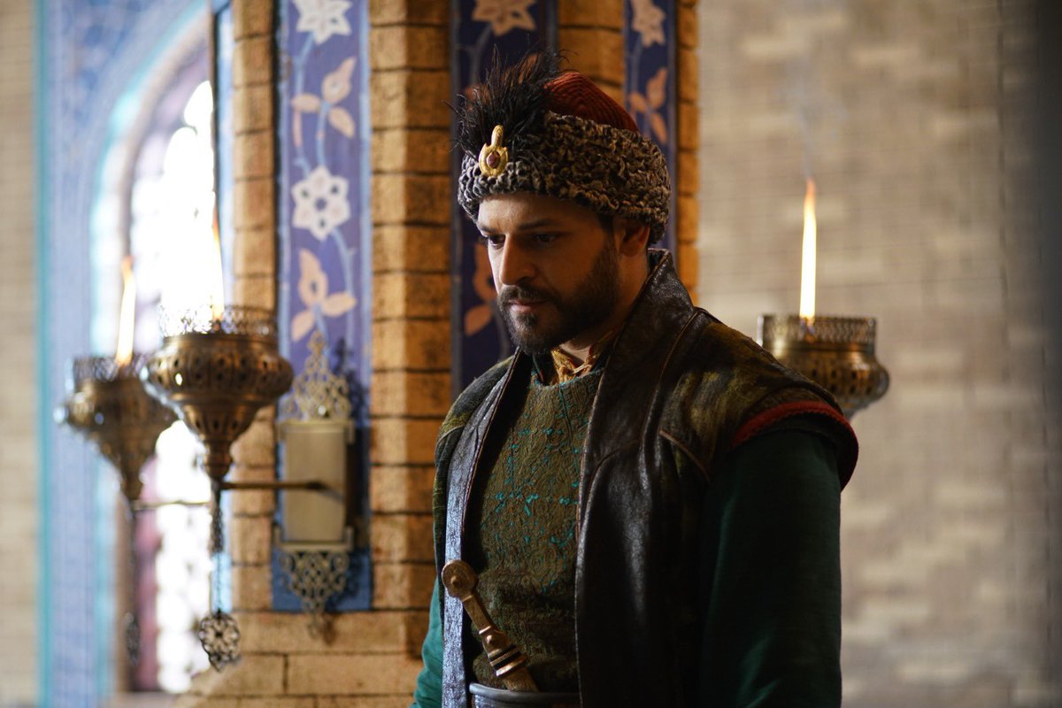 Я и есть джелаладдин сериал 2021. Я и есть джелаладдин сериал. Мендирман жалолиддин сериал. Эмре кивилджим жалолиддин. Мендирман жалолиддин сериал.