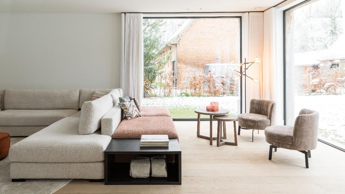 Charrell_home's tweet image. Onze interieurarchitecten leggen telkens opnieuw hun ziel in de interieurs die zij realiseren. Van landelijke warmte tot tijdloze moderniteit. Bij Charrell vind je interieurs voor ieder karakter. Hoe ziet jouw droominterieur eruit? Vertel het ons via, tinyurl.com/nvedgk9r.