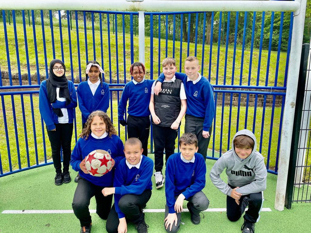 BlueBellHillPS's tweet photo. Our school football team have been using our new MUGA this morning . Our Vice Captain Lavelle said “During lockdown we’ve not played a lot of football so it’s nice to come back to school and have a nice brand new facility to use”
@SchoolsFootball #SFWGameOn ⚽️ https://t.co/hmTxo41xfq