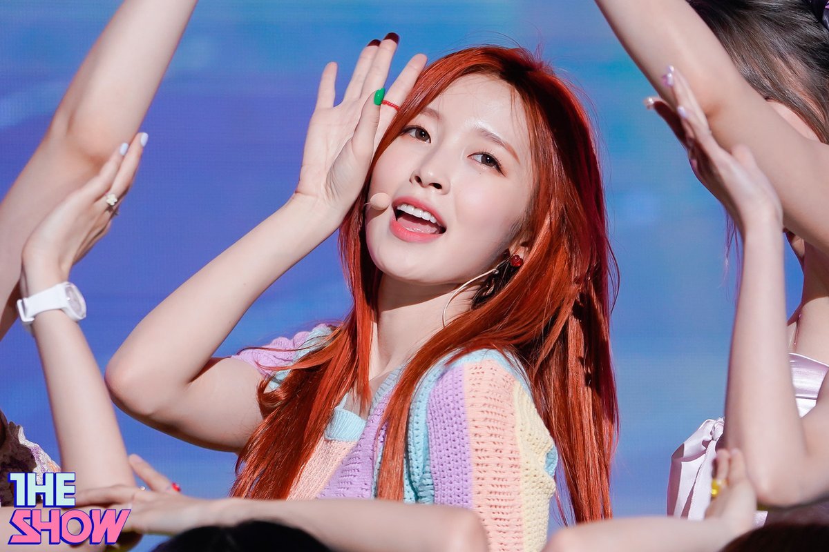 daiIyarin's tweet photo. ARIN at SBS MTV The Show 🌈

#아린 #ARIN https://t.co/3g9im0eCbF
