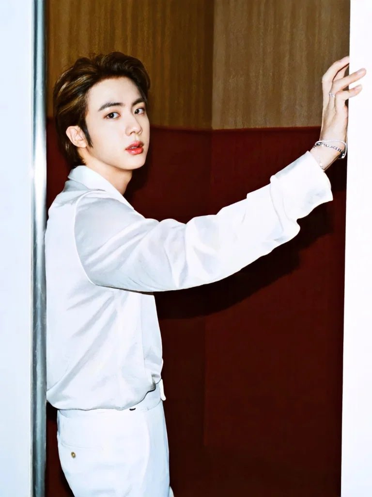 simluxy's tweet image. We love you soo much 💜💛💜💛💜💛💜#WeLoveYouJin