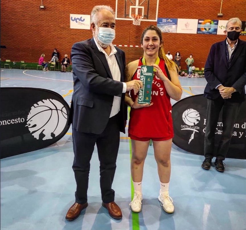 GCBasketNews's tweet photo. 🏆 La grancanaria @DeeebGH campeona con el @unileon @bfemeninoleon del Grupo Noroeste de la #1NacFem, que comprende a las federaciones de @FGB_Baloncesto, @fcantabra, @FBPA_asturias y @FBCyL.

🔜 Estarán en la #Final8 nacional para el ascenso a la #LF2. https://t.co/bk3imZRVxh