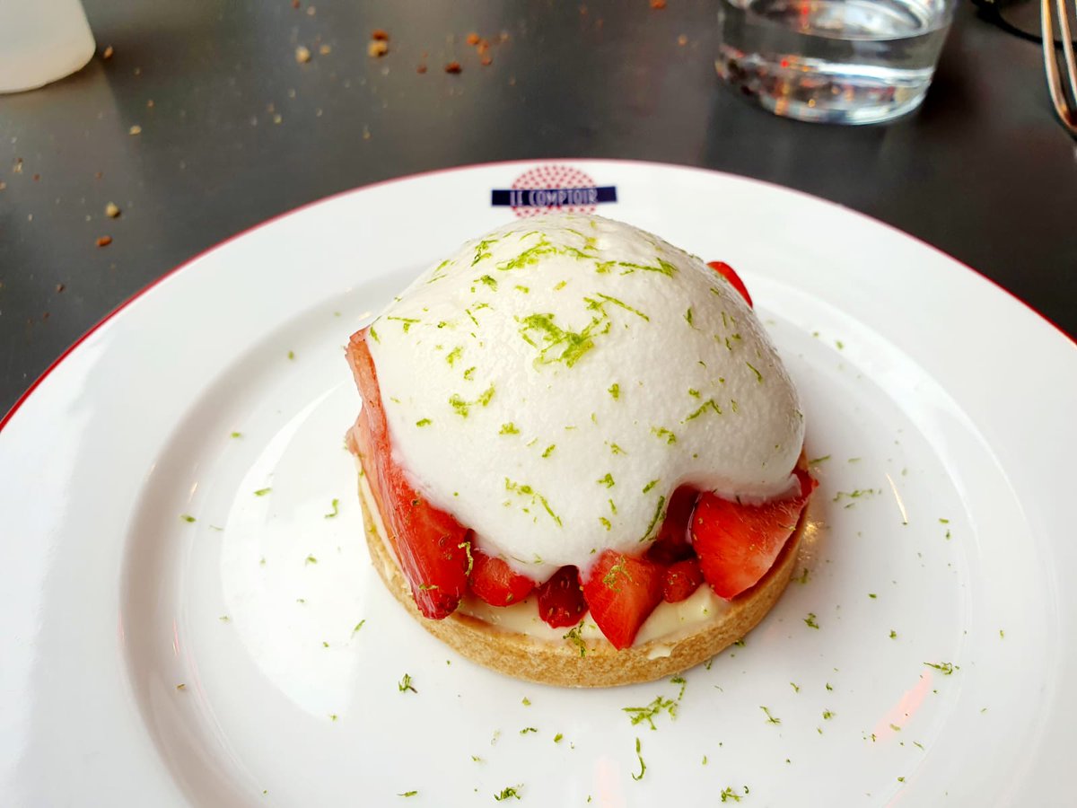 On passe du bon temps au Comptoir du Relais d'Yves Camdeborde : tête de veau, selle d'agneau au beurre persillé, tartelette sablée aux fraises. Service continu de midi à 21h et terrasse chauffée. #epicuriens  #sudouest  #paris