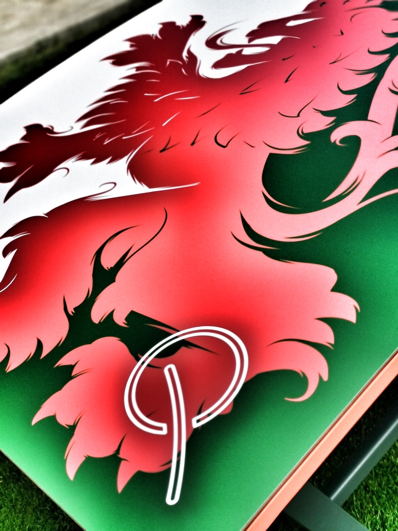 Team_Bulgaria's tweet photo. Мъжкият национален отбор на България ще си партнира с държавната федерация по @Teqball. 
В Национална футболна база „Бояна“ пристигна специално изработена от FITEQ професионална маса за текбол, брандирана със символите на @Team_Bulgaria 🇧🇬 https://t.co/JhjAvYlmdX