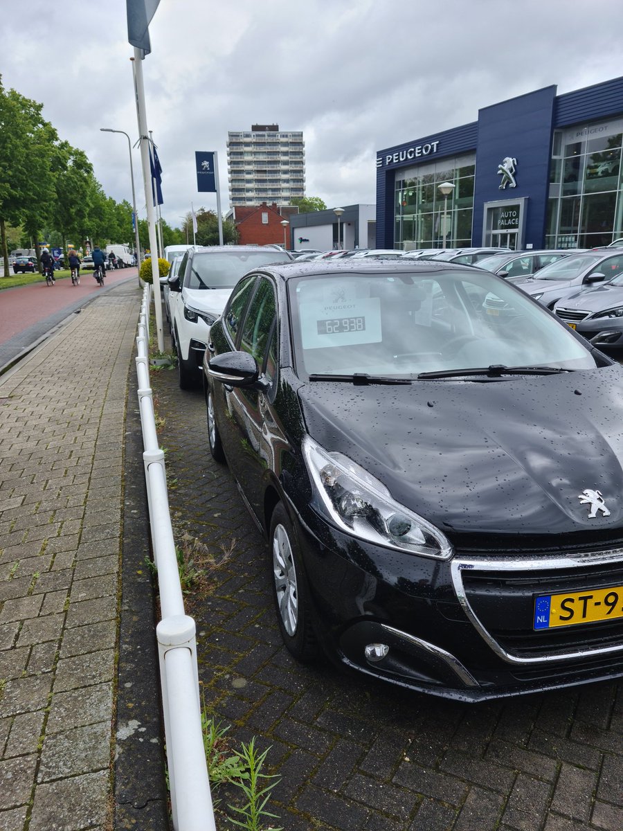 RemcoJacobs1's tweet photo. Ze worden wel heel duur bij #autopalace in zwolle https://t.co/m4zQUNqgJ3