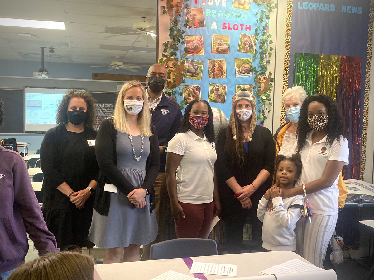 WorleyCommunity's tweet photo. Congratulations Stephanie Tranmer, Social Studies teacher at Lange Middle School!!! 🎉🎊🎉 The Worley Street Roundtable board was out again this morning, giving a Teacher of Hope and Promise award to Ms. Tranmer. #CPSBest https://t.co/1QGkdje4BH