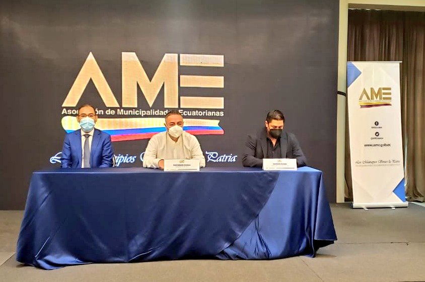 En #Guayaquil, Director General Paúl Cueva Luzuriaga, participa en la tercera jornada de socialización con los municipios organizado por <a href="/AMEcuador/">Municipalidades Ec</a>, con el propósito de fortalecer la gobernanza, autonomía y gobernabilidad en los territorios. 

#YoElijoEPS
#AMEcapacita