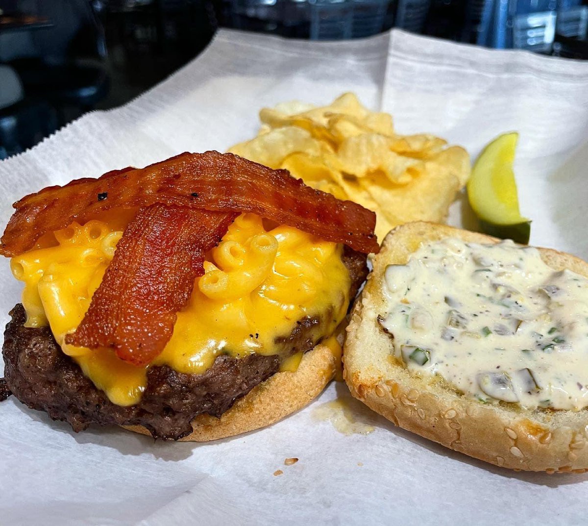 theshiftbeer's tweet photo. 🍔National Burger Month Special - Week 4🍺

Bacon Mac Burger:
1/2# burger patty - topped with Gouda Mac &amp; cheese, crispy bacon strips, &amp; jalapeño aioli on toasted buns... with side of Gold N Krisp Potato Chips &amp; a pickle spear. $9.50

Sub in a vegan burger at no extra charge! https://t.co/2RWssIeXlQ
