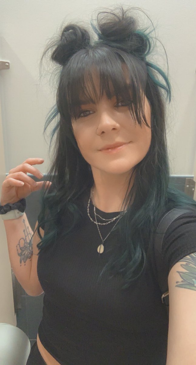 _jenmillerr's tweet photo. Someone said I looked like a bratz doll last night🥺🖤 https://t.co/9bbpy6mbL3