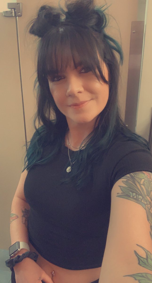 Someone said I looked like a bratz doll last night🥺🖤