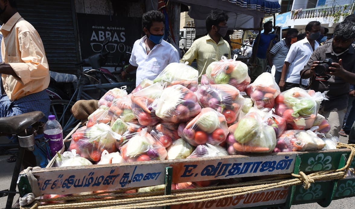 Udhaystalin's tweet photo. திருவல்லிக்கேணி பகுதி, 120 வது வட்டம், செல்லையா தோட்டம் பகுதியில் வசிக்கும் பொதுமக்களை சந்தித்து அரிசி,மளிகை போன்ற நிவாரண பொருட்களை வழங்கினோம். மேலும், தடுப்பூசி செலுத்திக்கொண்டு கொரோனாவை விரட்டுவோம் எனவும் அவர்களிடம் கேட்டுக்கொண்டேன்.
@nchitrarasu @arpmkamaraj #ICFShankar https://t.co/SviezyqI91