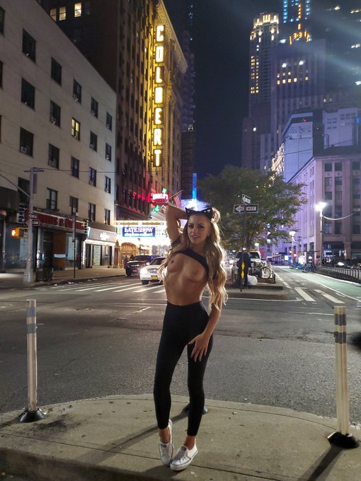 #TBT running around New York with my lil titties out 😊 https://t.co/rgXkIYevlL<a href="/tag/tbt"class="tags">#TBT</a>