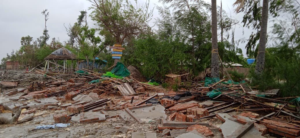 IshaniS06's tweet photo. More than 100 families have lost home. Is it the end of Mousuni Island? To see details, verification and donation visit
 https://t.co/oNpIfSOYTW

@SGanguly99 @SonuSood @Mir_Afsar_Ali @mithunda_off @KKRiders #cycloneyash #yashcyclone #help #disaster #relief https://t.co/wbg9mARDjj