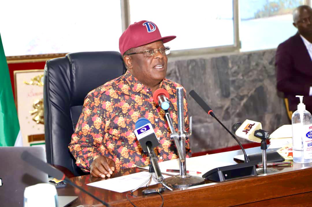 FrancisNwaze1's tweet photo. The Ebonyi State Government has signed an agreement for the award of contract for the construction of the first phase of Abakaliki Ring road. https://t.co/HMUwsMwcN5