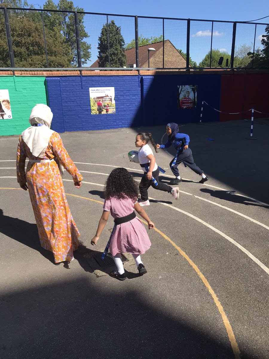 LarkHallPrimary's tweet photo. Year 1 had their tag rugby inter house competition today. Everyone showed lots of teamwork and perseverance. #LHbattersea #Larkalbert #LHUPH #rugby #goforwards #teamwork https://t.co/GfNTI7BLCL