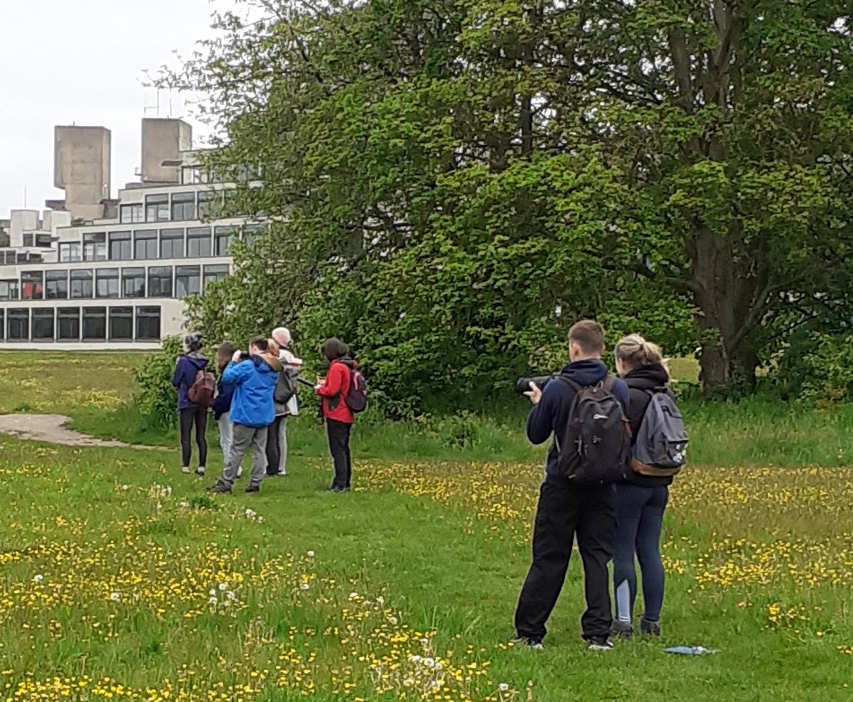 JenGill3's tweet photo. Lovely to spend the morning with @biouea students, doing campus breeding bird surveys and talking about detectability @ueaceec @BBS_birds #ornithology https://t.co/N2YXxLKQku