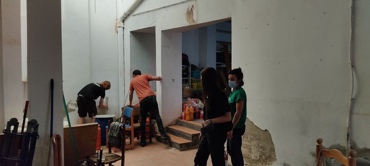 Ca_la_Mera's tweet photo. A Ca la Mera seguim amb la preparació del nou Ateneu!
Tota pedra fa paret!
Salut https://t.co/BzsrQHMFwJ