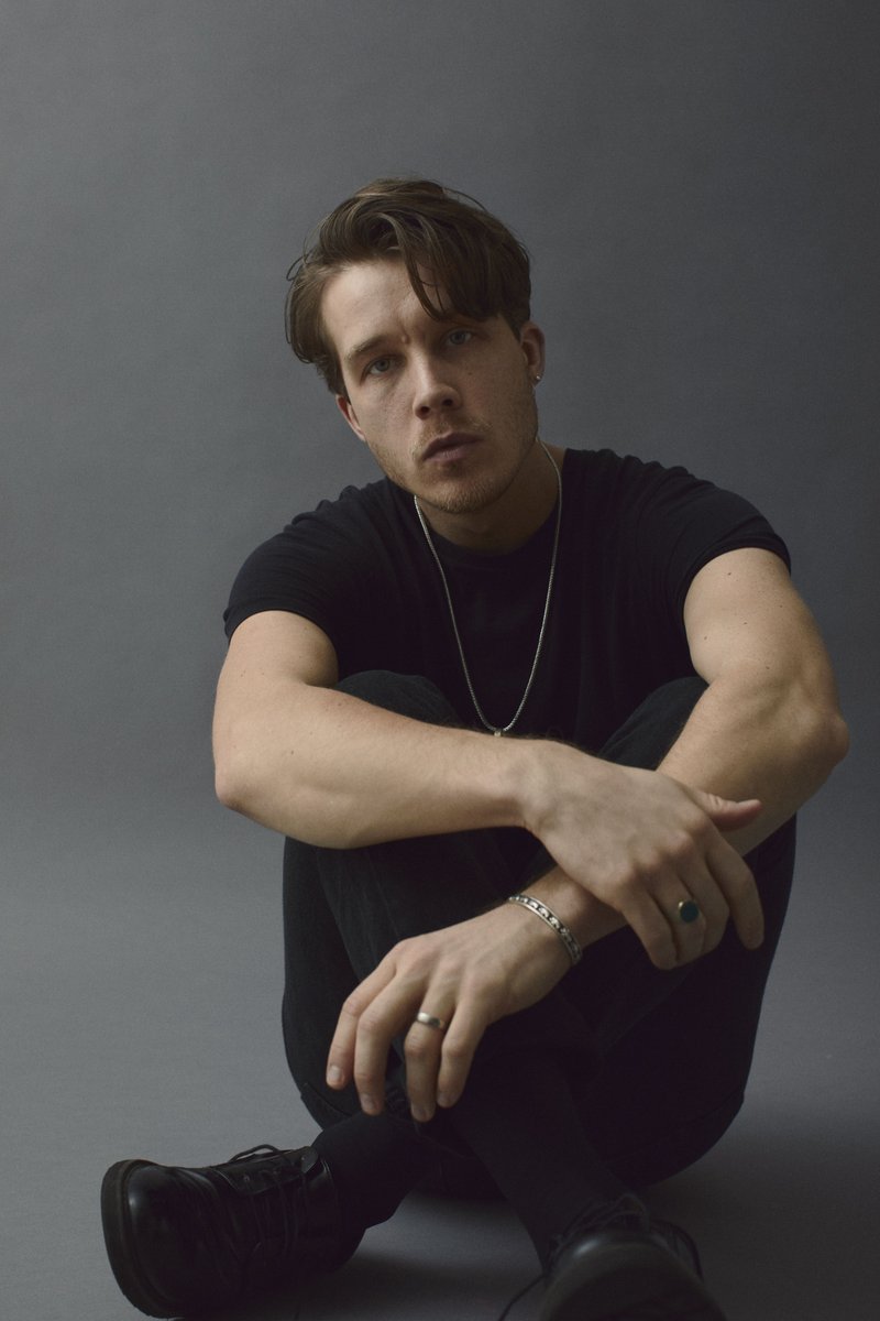 #PREMIERE: Today we present #acousticpop #singer <a href="/andreasmoemusic/">Andreas Moe</a> personal #EP All Our Worries Are Poems - Pt.1
bit.ly/3fqO6x5