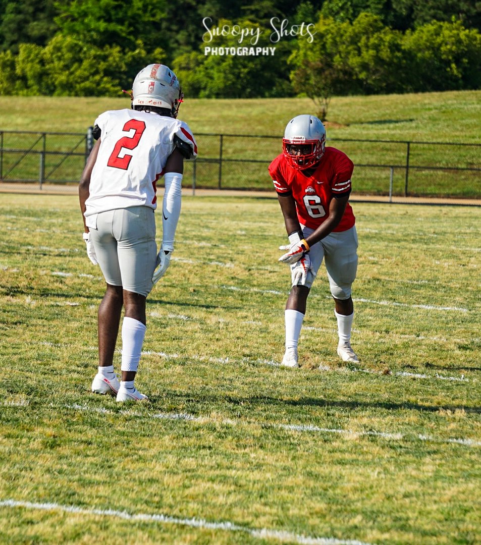 thecoachsnoop's tweet photo. @Tychambers_ vs. @KendrickDemari #SouthPointeFootball #SpringGame #SnoopyShots https://t.co/D7yIEtmXwt