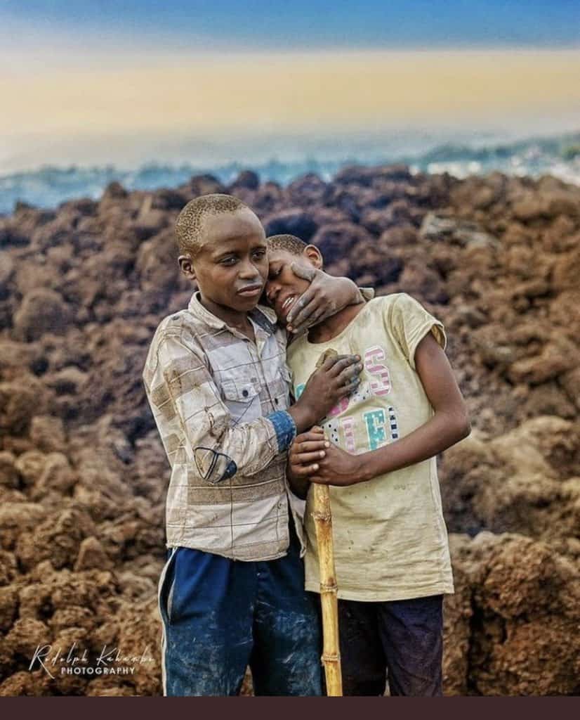 #Goma les conséquences de l'éruption font grave que l'éruption elle-même. Obligeant l'exode massif de la population, les enfants se perdent d'avec leurs parents, une réalité qui déchire les familles.

#Goma Dieu veille sur toi