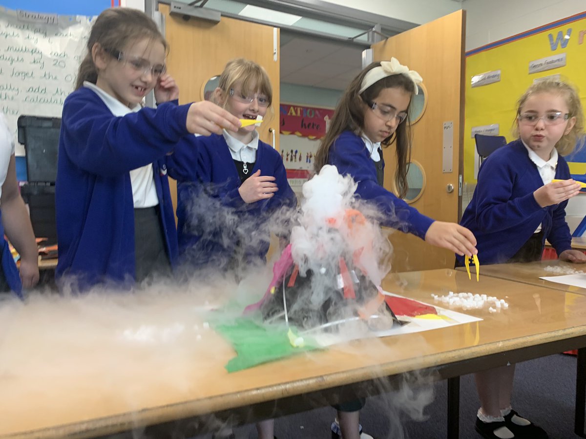 MissMellors's tweet photo. What an amazing afternoon we had with Lab Rascals! 👩🏽‍⚕️@DeltaCraven https://t.co/siQOxpdFwX
