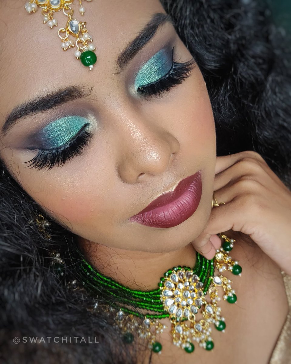 swatchitall's tweet photo. Are we loving this colour combo ??
Palette used : @MakeupRVLTN Cannabis In Sativa 🌿
.
.
.
.
.
#tealeyeshadow #halfcutcrease #indianmakeuplook #indianfestiveglam #makeuplover #makeuprevolution #cannabisinsativa #lashesonfleek #browngirl #makeupcloseup https://t.co/SR9hktcDVa
