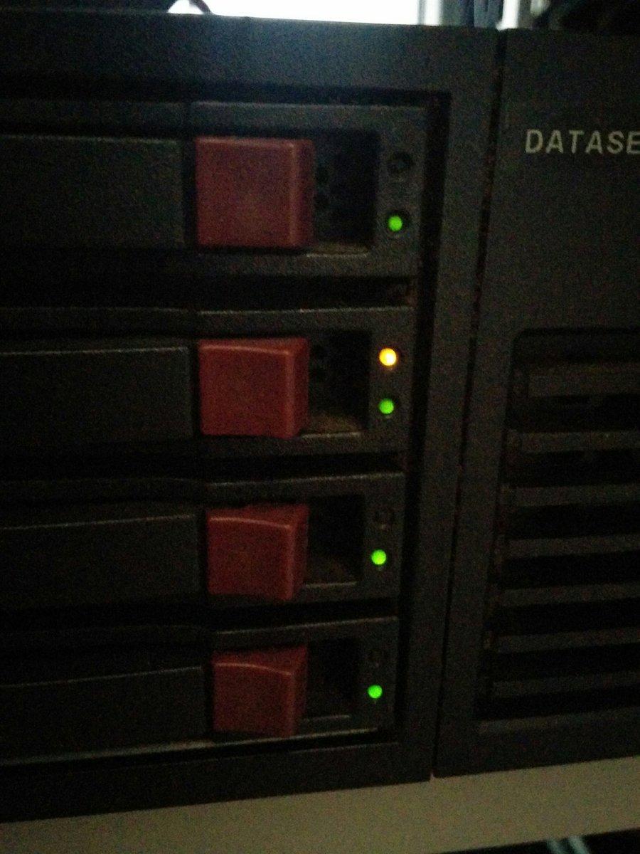 jerry_hopper's tweet image. Blagh, #diskfailure  But i have spares at hand!