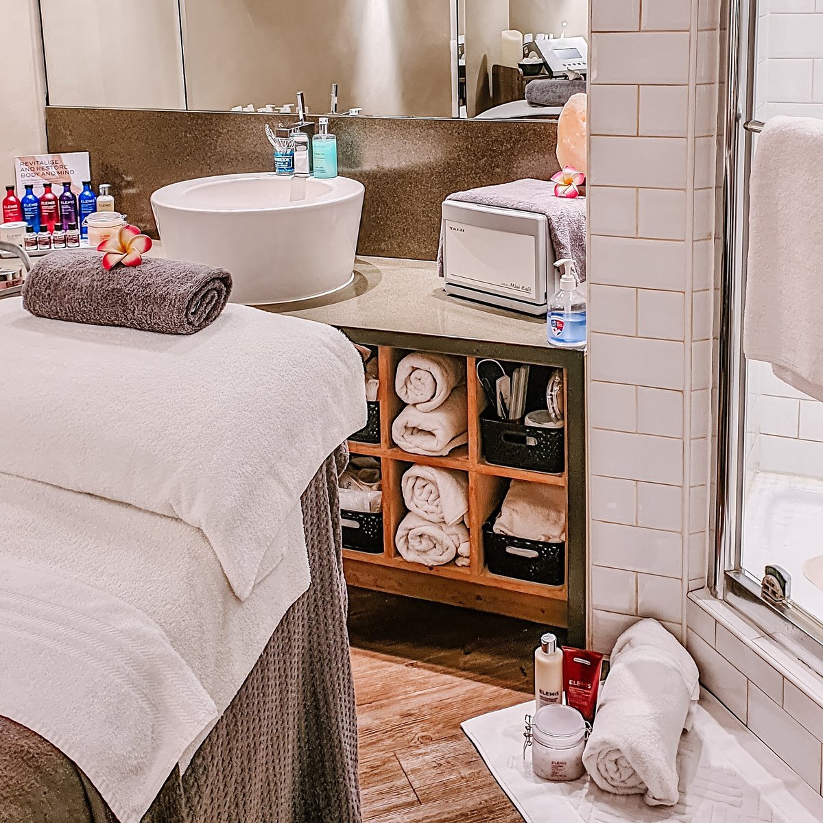 ⭐️ WE ARE RECRUITING ⭐️

Come and join our spa team! 

Part time and full time hours available. 

STARTING AT £10 PER HOUR. 

Click the link below and apply via indeed. 

careers.almarosehotels.com/spa-therapist-…