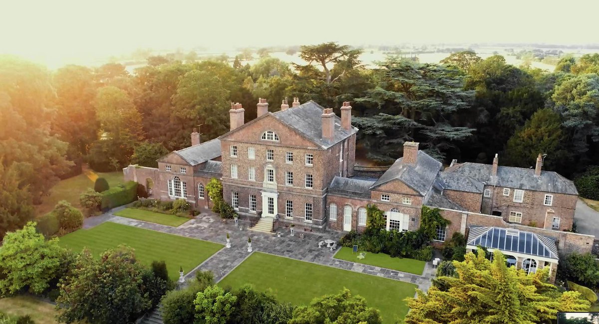 We're on the lookout for volunteers to steward at The Magpies Festival on 14th Aug at Sutton Park nr York, in exchange for a free ticket, drinks voucher and (optional!) camping. If you're interested, complete the form and spread the word! 👭🎪🍺
forms.gle/1Xn1z1xnf8cWTD…