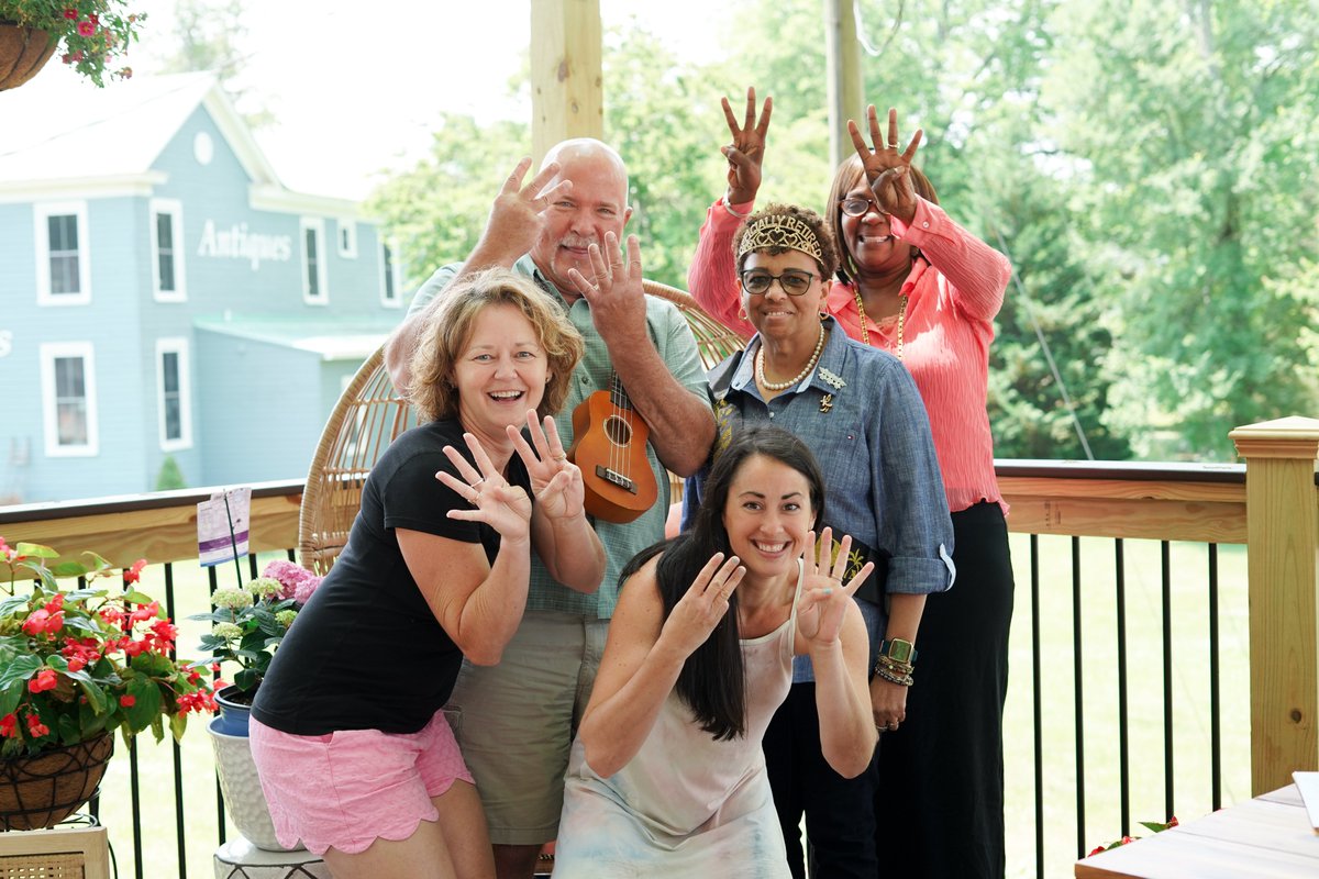 MrsOArtStudio's tweet photo. The resource team had a blast honoring @rrrobinsonaka08! Congratulations and best wishes in retirement❤️
@garyarcher561 @PEwithMsGG @FrancineScottT1 https://t.co/wS0ZwzrQgx