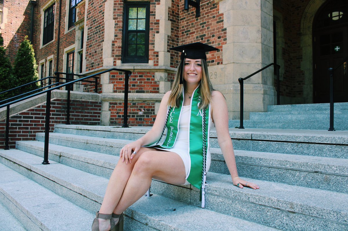 WagnerCollegeFH's tweet photo. Happy graduation to our spectacular senior, Claire Quigley 🥳💚 We’re so proud of everything you’ve accomplished and can’t wait to see what your future holds!!! Officially, congratulations #18 🎓🎉💚 #GoSwahawks #wcfhalumn https://t.co/SjyFzf1PLe