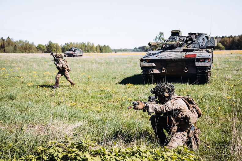 hqmncne's tweet image. Led by Estonia, exercise #SpringStorm #Kevadtorm tests the integration between #NATO troops and the Estonian Defence Forces, strengthening our Allied interoperability and responsiveness. 5,000 Estonians and 2,000 multinational soldiers—including #eFP Battlegroup—participate.