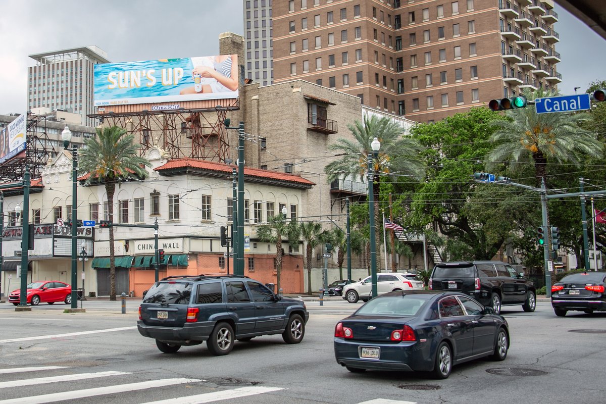 OUTFRONTMEDIAUS's tweet photo. 🌞@highnoonsunsips #OOH https://t.co/q4QvixFPHs
